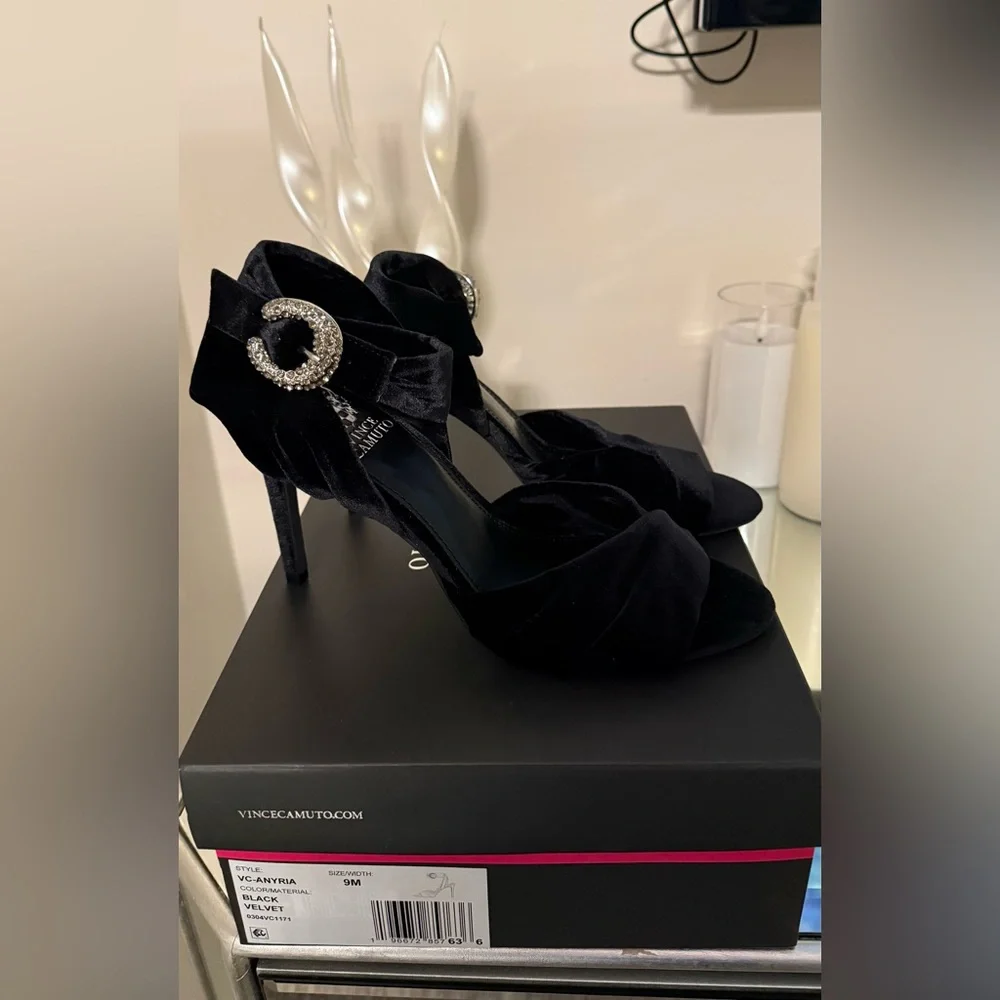Vince Camuto Black Velvet Anyria Wrap Around Heels - Size 9 - Never Worn - NWT - Picture 5 of 7